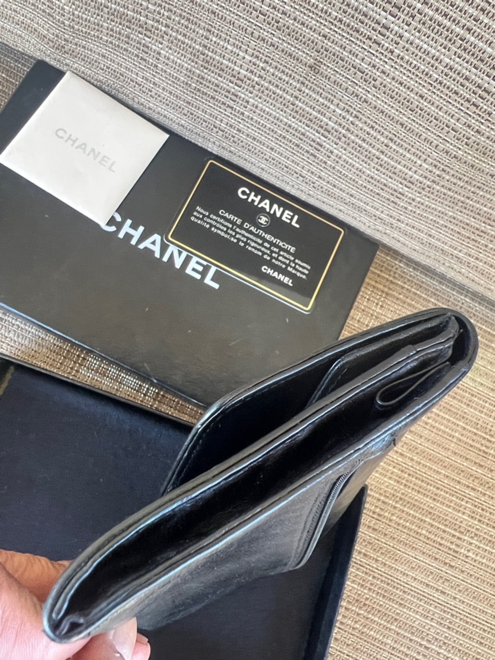 CHANEL Black CC Logo Leather Wallet Clutch - Picture 5 of 9